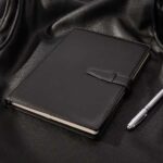 ბლოკნოტი B5; ტყავის ყდით, შესაკრავით 260x185მმ Deli Stationery ხაზი